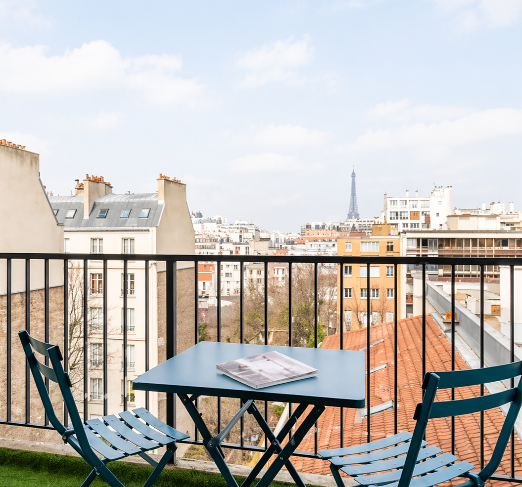 Élégant 2 pièces avec vue Tour Eiffel et balcon — Paris 15e